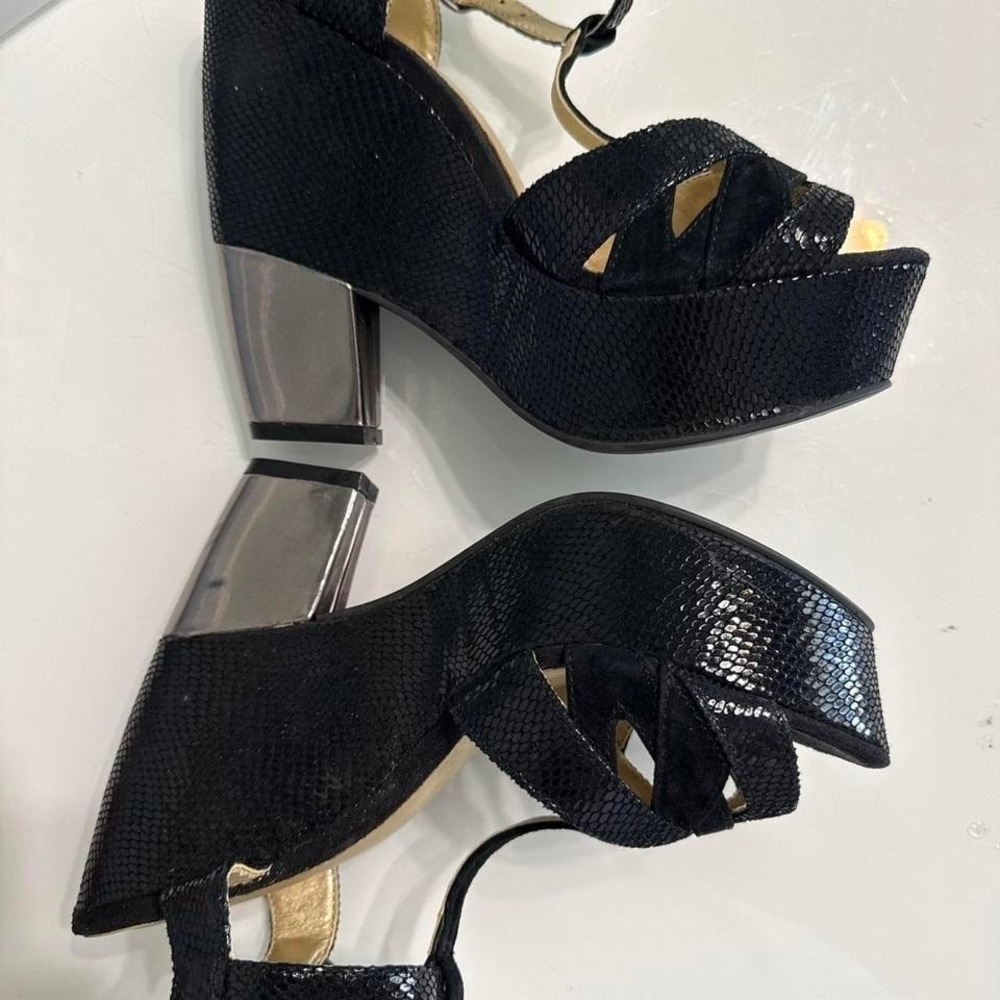 Seychelles black textured platform heels size 7